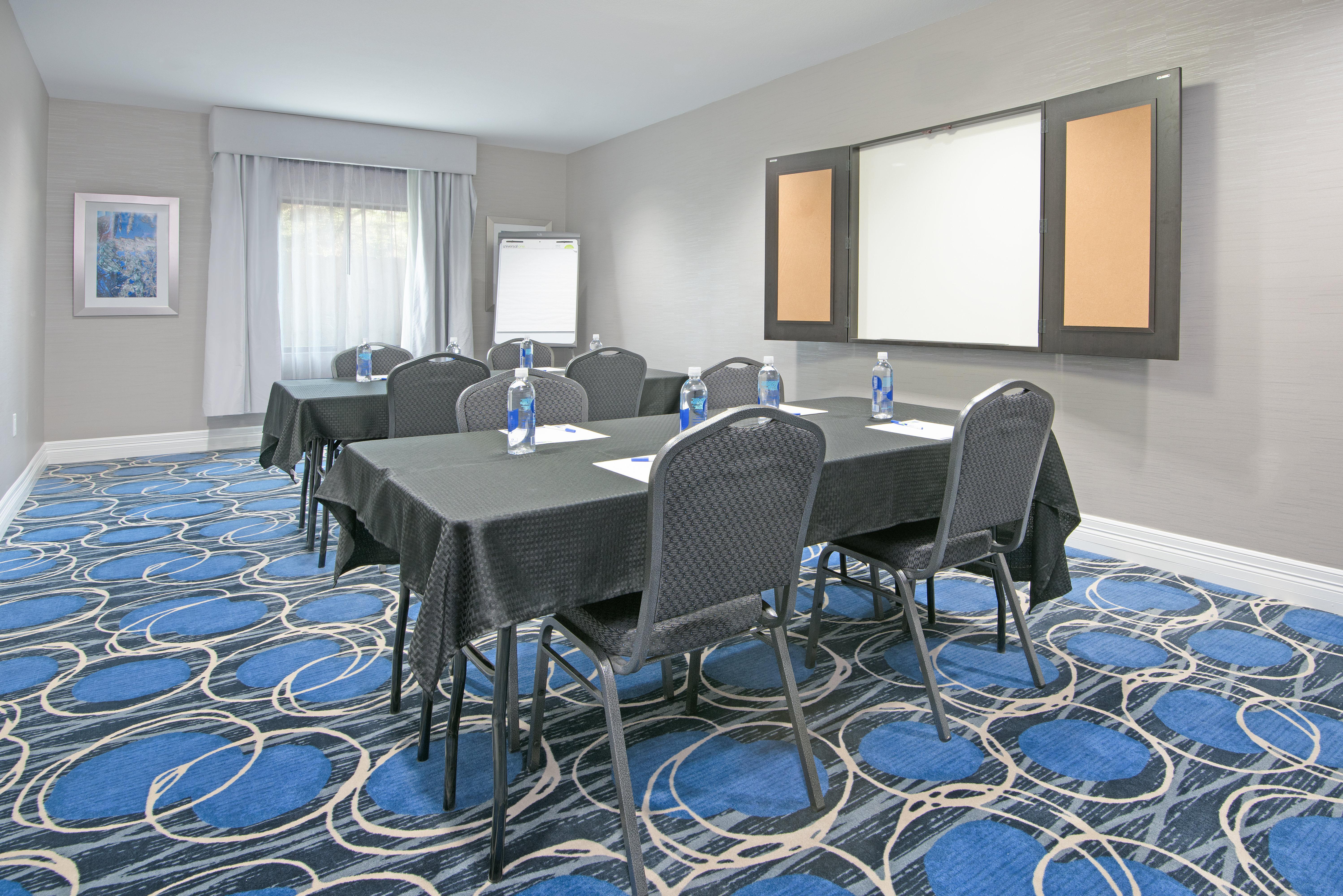 Holiday Inn Express And Suites Houston North - Iah Area By Ihg Εξωτερικό φωτογραφία
