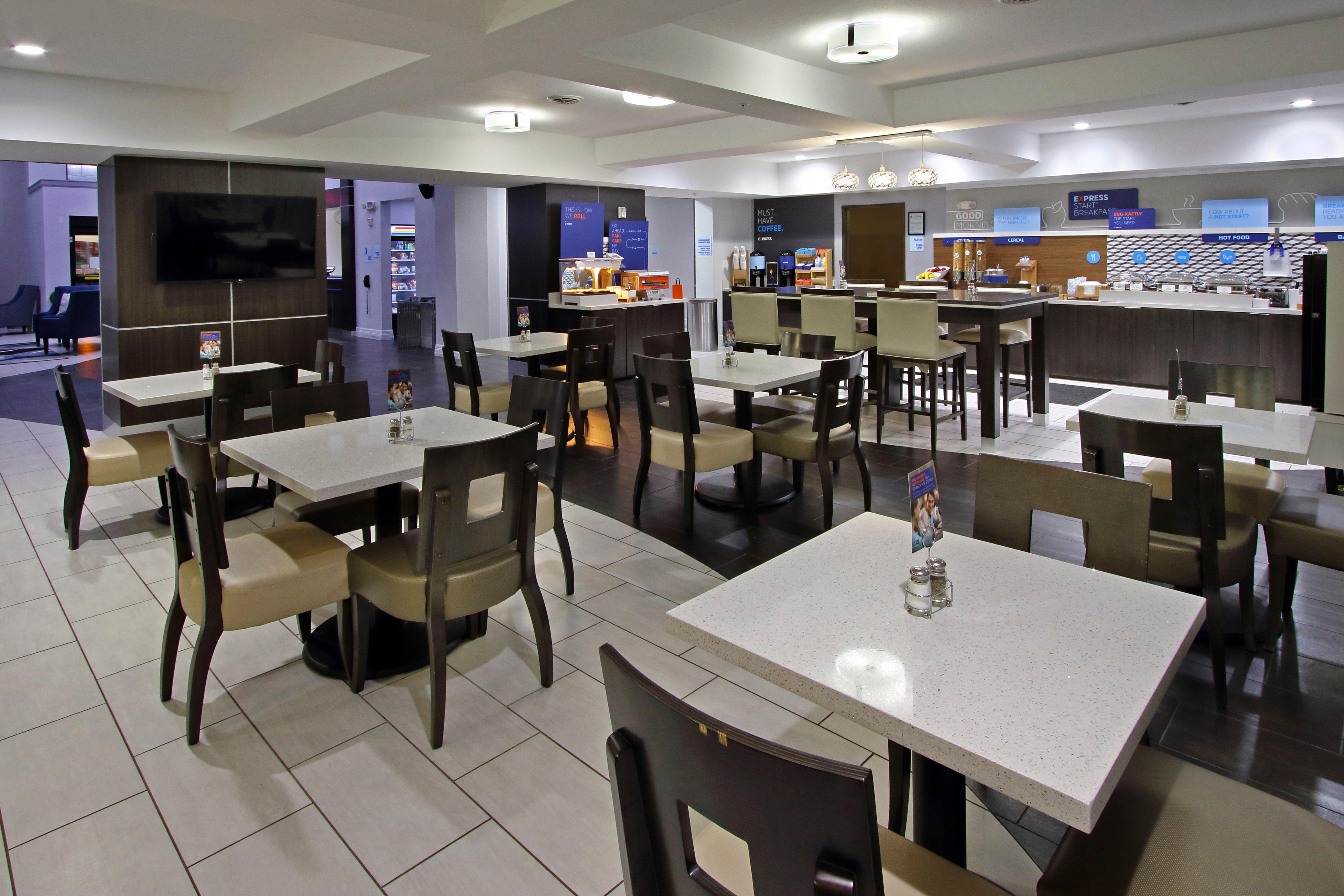 Holiday Inn Express And Suites Houston North - Iah Area By Ihg Εξωτερικό φωτογραφία